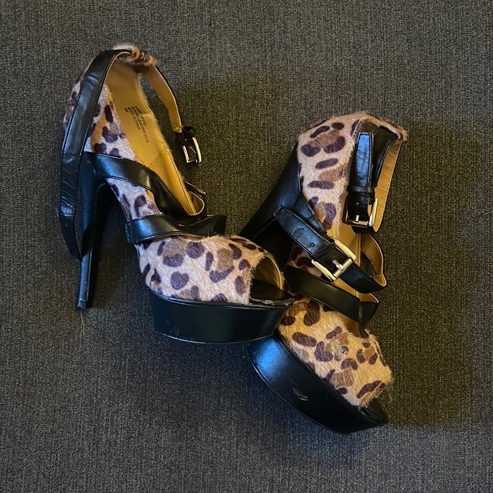 Leopard print stiletto
